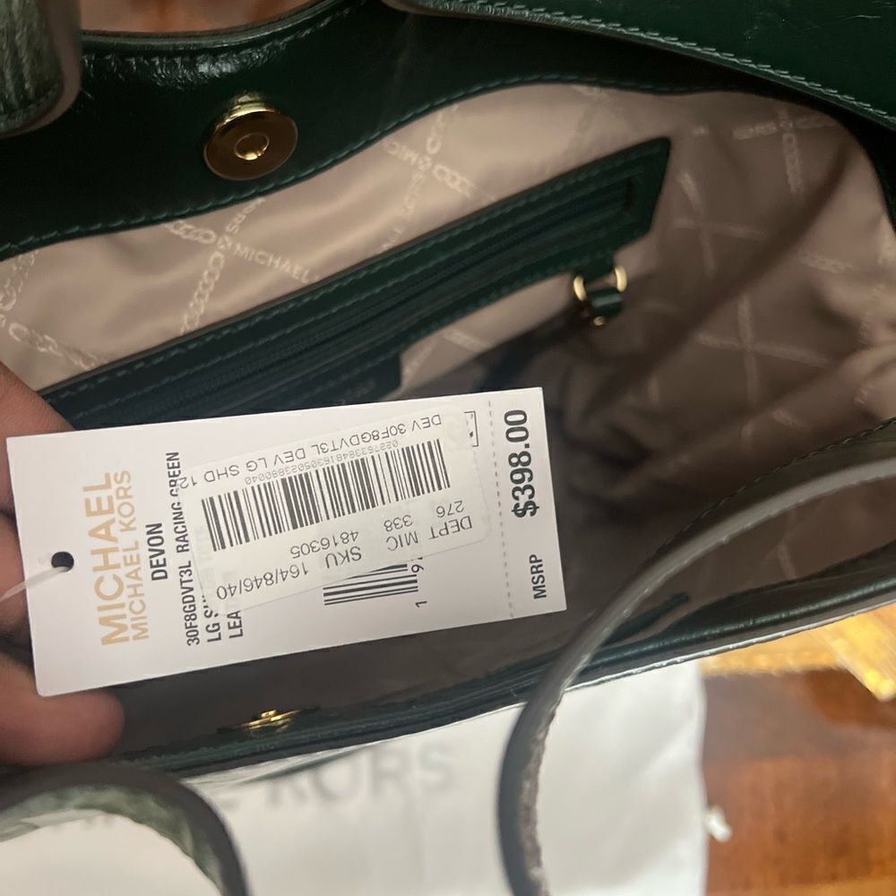 Michael Kors Green Handbag with gold hardware - Picture 2 of 5